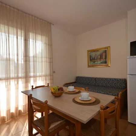 Sirio Via Pesci 6,8,14 * Μπιμπιόνε